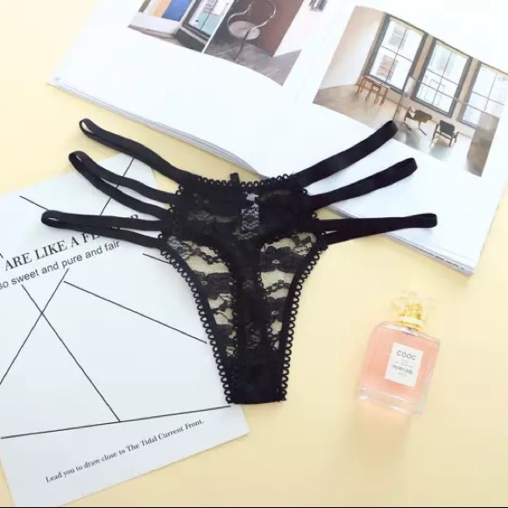 🎉 New Medium Black Floral Lace Thong Panties NWT